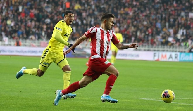 Fenerbahçe, lider Sivasspor'a 3-1 yenildi