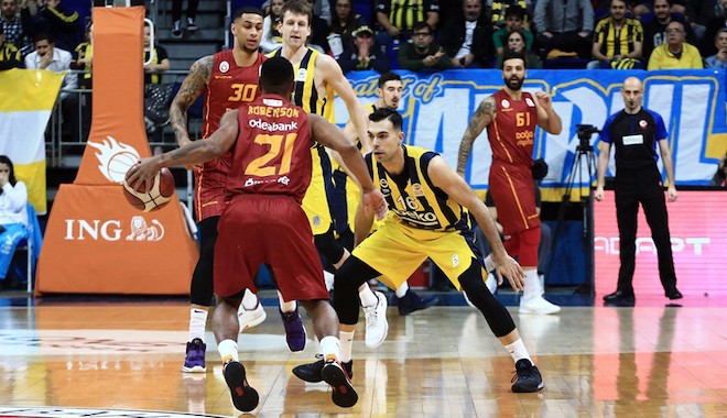 Galatasaray, Fenerbahçe'yi basketbolda da yıllar sonra devirdi