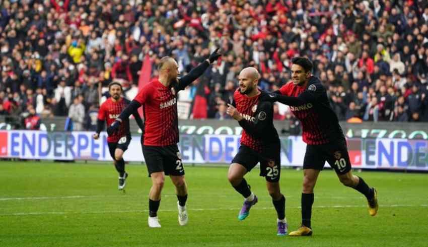 Galatasaray, Gaziantep deplasmanında bozguna uğradı!