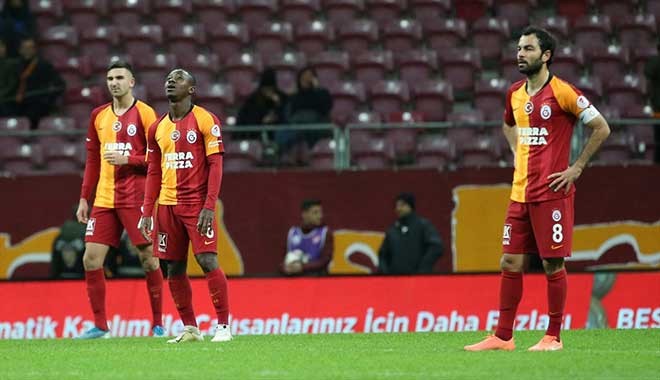 Galatasaray evinde Tuzlaspor'a 2-0 yenildi