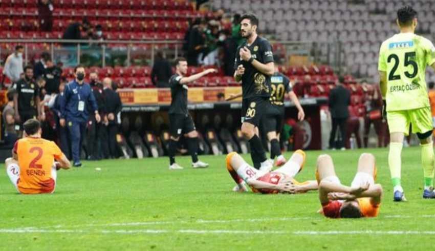 Galatasaray şampiyonluğu 1 golle kaçırdı!