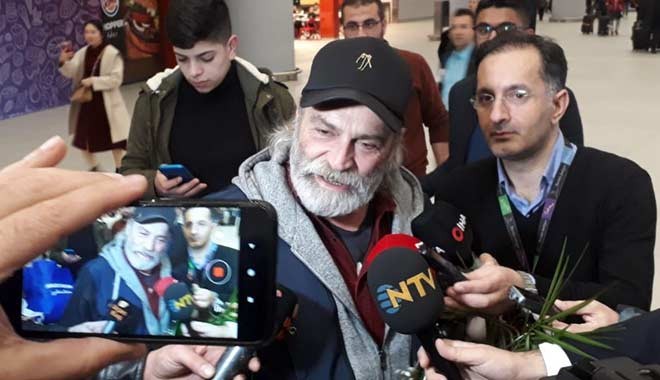 Haluk Bilginer Türkiye'ye döndü: Demek ki böyle bir enerjiye ihtiyaç varmış