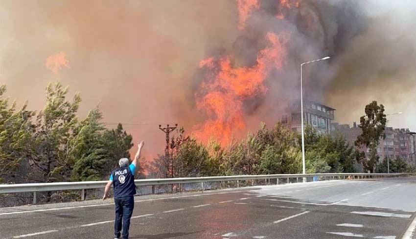 Hatay'daki orman yangınlarıyla ilgili gözaltına alınan 2 şüpheli tutuklandı