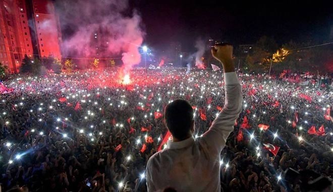 İmamoğlu: Çocukların sevgisi, gençlerin coşkusu, anaların duasıyla kazandık