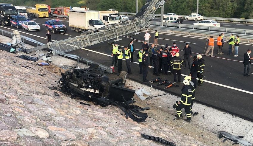 İş adamı ve eşi trafik kazasında feci şekilde can verdi