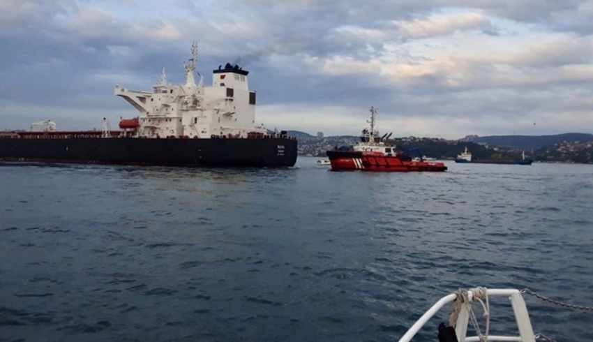 İstanbul boğazında petrol taşıyan tanker arıza yaptı!