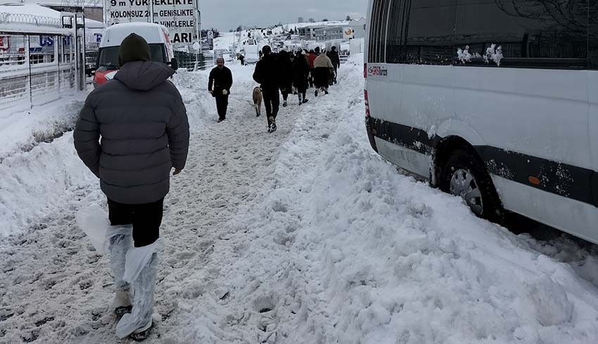 İstanbul'da üniversiteler kapandı, kamu çalışanlarına izin verildi