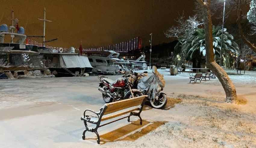 İstanbul sabaha bembeyaz uyandı!