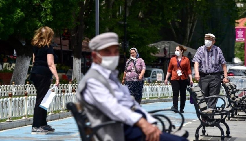 İstanbul ve Ankara'da 65 yaş ve üstüne sokağa çıkma kısıtlaması