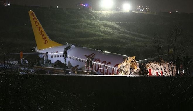 İşte Pegasus uçağının Sabiha Gökçen'de pistten çıkma görüntüleri