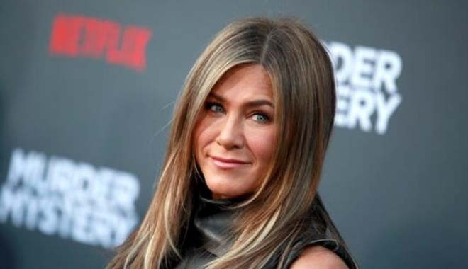 Jennifer Aniston çıplak pozunu açık artırmaya çıkardı!