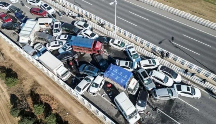 Kamyon, cenaze konvoyuna çarptı: 19 ölü, 20 yaralı