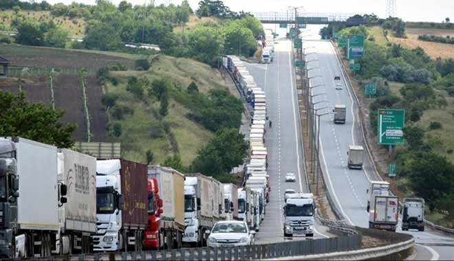 Gürcistan üzerinden yurda dönen tırlardan transit geçiş belgesi istenmeyecek