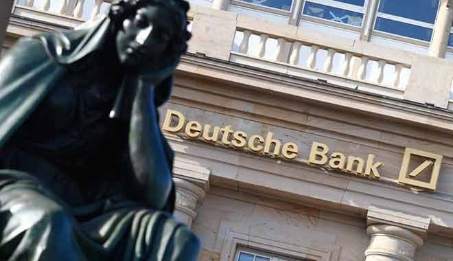 Hisseleri eriyor! Deutsche Bank'ın kredi notu düşürüldü