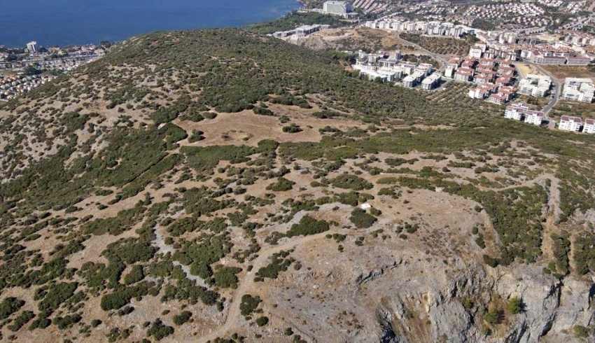 Kuşadası'nda deniz manzaralı devasa arazi satılıyor