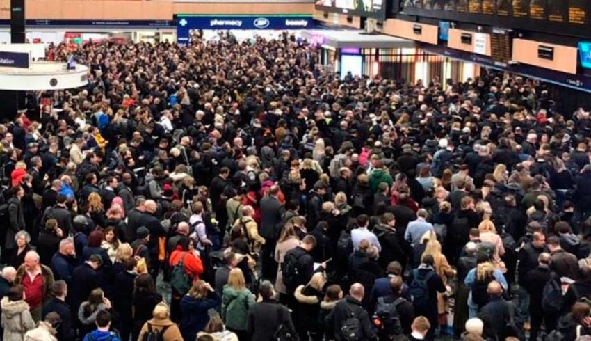 Londra'dan kaçış izdihamı