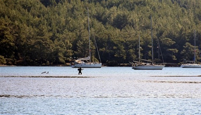 Marmaris'te deniz 25 metreye kadar çekildi