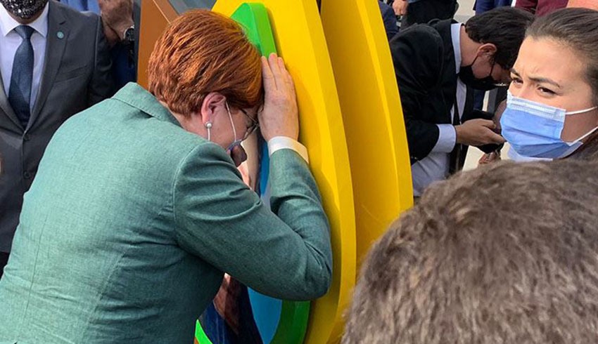 Meral Akşener, o fotoğrafı görünce gözyaşlarına boğuldu