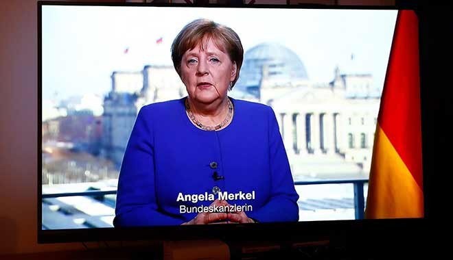 Almanya Başbakanı Merkel: Uzunca bir süre pandemiyle yaşayacağız