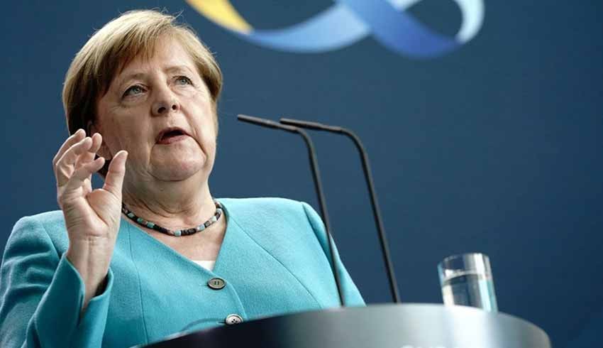 Merkel'den iş insanlarına dijitalleşme uyarısı