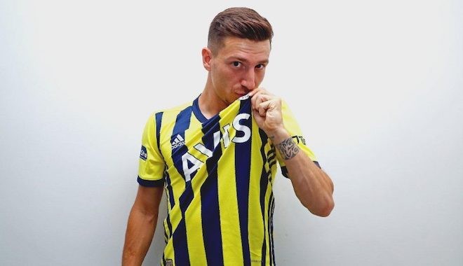 Fenerbahçe'den rekor; 24 saatte 26 bin forma satıldı