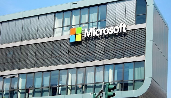 Microsoft tüm mağazalarını kapatarak e-ticarete odaklanacak