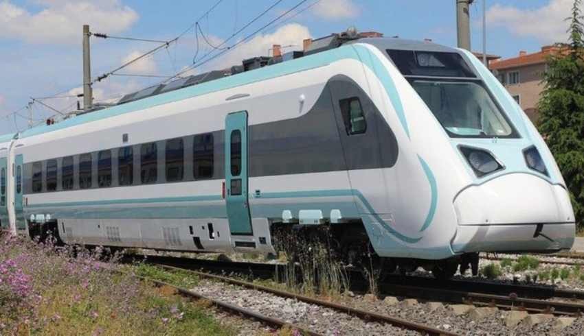 Milli Elektrikli tren 160 kilometre hıza çıktı