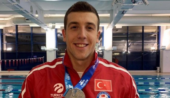 Milli yüzücü Emre Sakçı, gümüş madalya kazandı