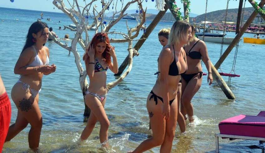 Muğla aşılamada ilk sırada yer aldı, Bodrum turistle doldu