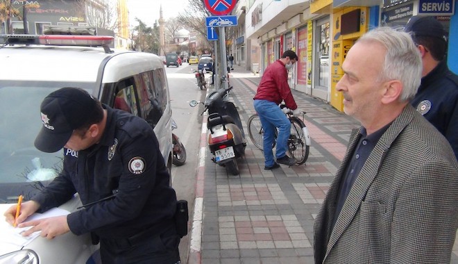 Polis banka şubelerinin önünde pusuya yattı!