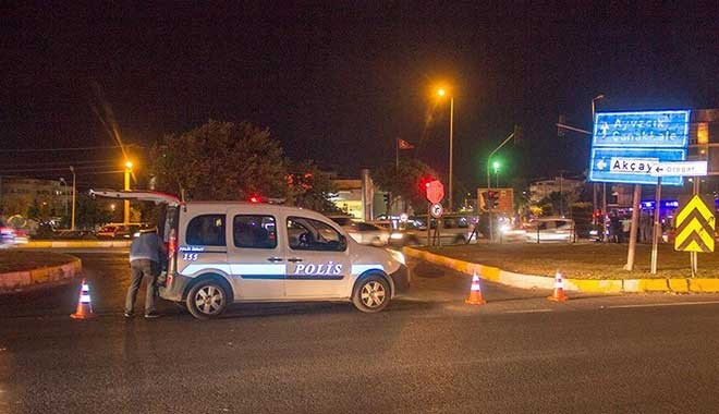 Polis trafiğe çare bulamayınca ilçe girişini kapattı