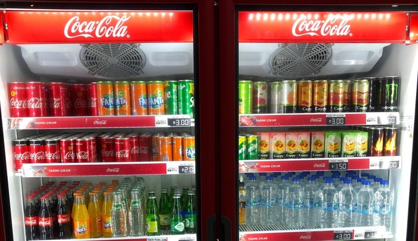 Rekabet Kurulu kararı: Coca Cola dolaplarını rakiplerine de açacak