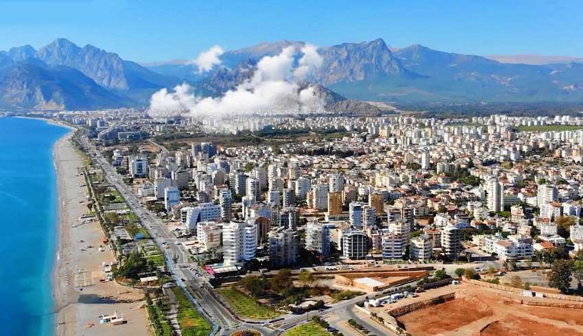 Antalya'da konut fiyatları uçtu; yabancıya satışa karşı imza kampanyası başladı