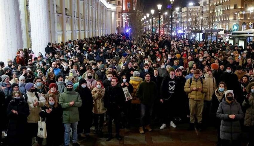 Rusya'da binlerce insan Putin'e tepki için sokağa döküldü