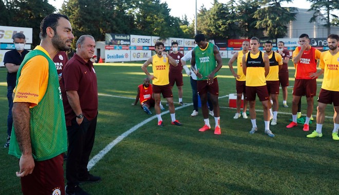 Selçuk İnan, futbolculuk kariyerini antrenmanda sonlandırdı