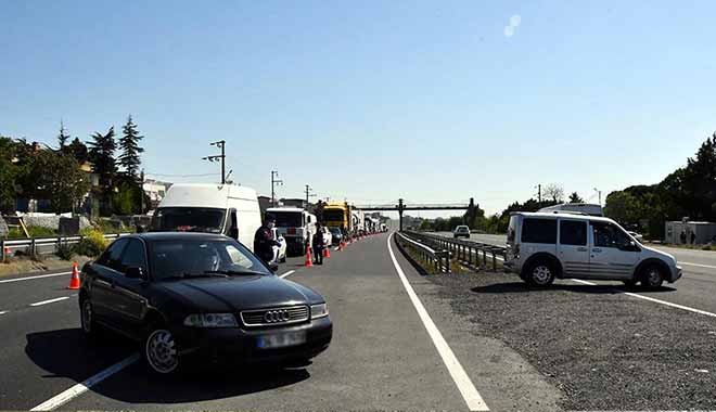 Seyahat kısıtlamasını yanlış anlayan yazlıkçılar Tekirdağ sınırından geri döndü