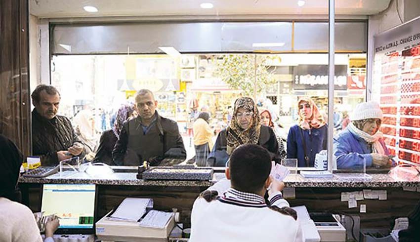 Şirketler sattı, vatandaş aldı: Dolara hücum