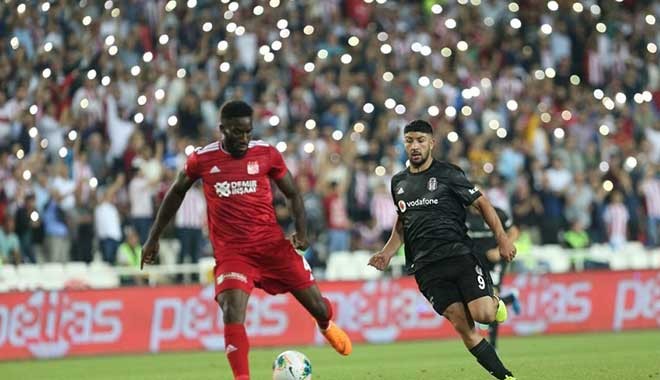 Sivasspor sahasında Beşiktaş'ı 3-0 yendi