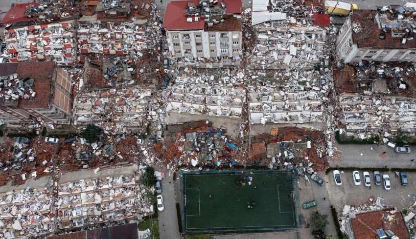 Depremde 3. gün: Can kaybı 6 bin 957'ye yükseldi