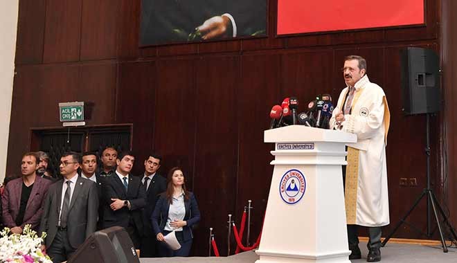 TOBB Başkanı Hisarcıklıoğlu: Duranın düştüğü bir devirdeyiz