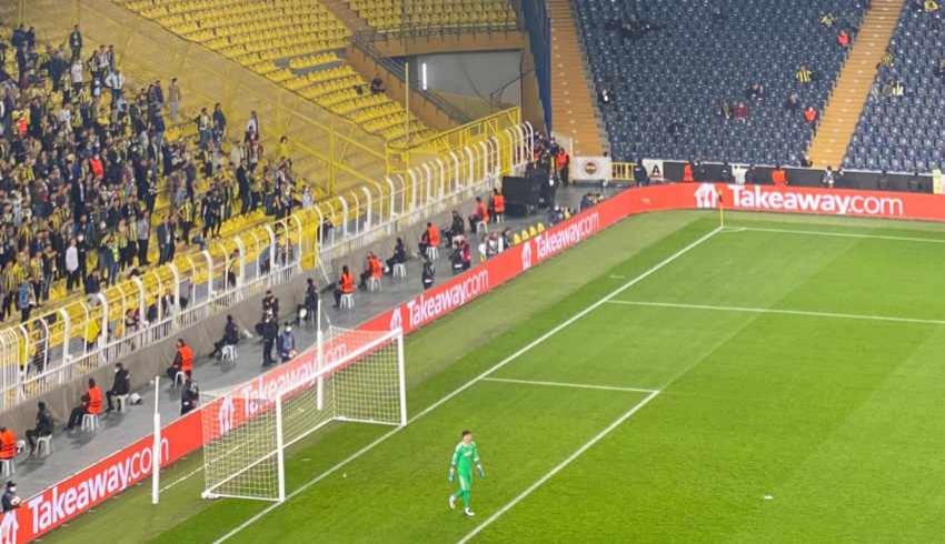 Taraftardan Fenerbahçeli futbolculara tepki