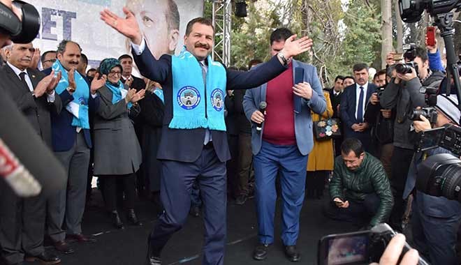 Taraftarlar AK Partili Belediye Başkanı Yücel Yılmaz'ı Erdoğan'a şikayet etti: Verdiği sözleri tutmuyor