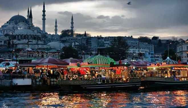 Eminönü'nde balık-ekmek tarih oluyor...