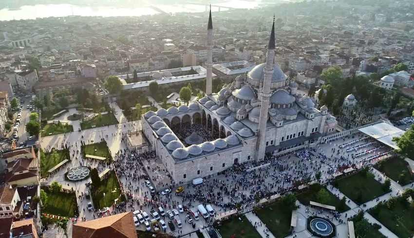 Tarihi Fatih Camii'nde zimmet skandalı: Paralarla ev, arsa, tarla aldılar