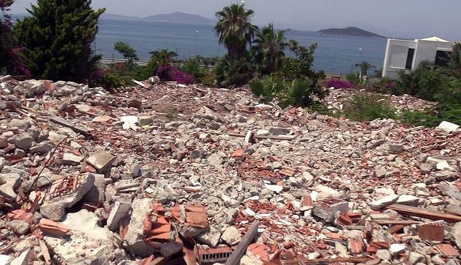 Tatil köyü bir gecede moloz köy oldu