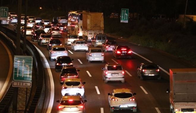 Tatilciler dönüş yoluna geçti, trafik durma noktasına geldi