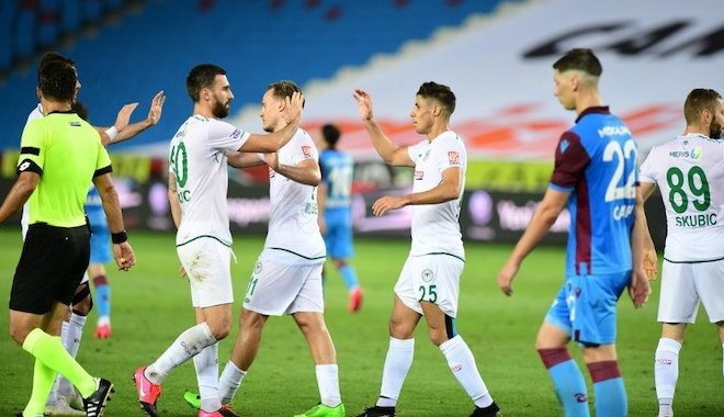 Trabzonspor evinde Konyaspor'a yıkıldı