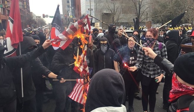 Trump, Floyd protestolarında gerginliğin tırmanmasından sorumlu tuttuğu sol grup Antifa'yı 'terör örgütü' ilan etti