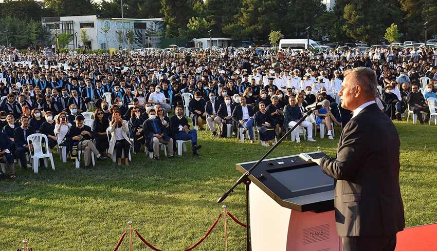 Turkcell CEO'su Erkan, mezun olduğu üniversitede konuştu: Harekete geçin