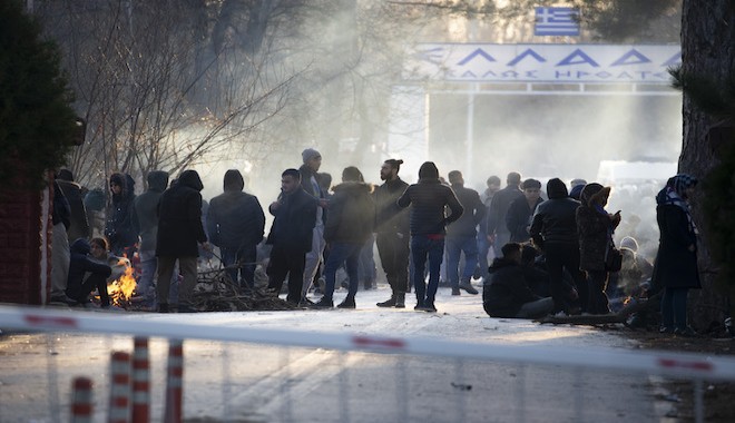 Yunanistan göçmenlerin üzerine ateş açtı